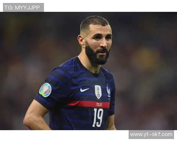 亚洲足坛巨星经典头型盘点与球场形象气质全面解析